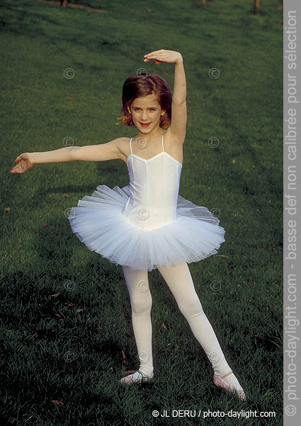 petite fille en danseuse - little dancing girl